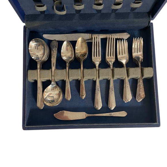 Oneida S.L. & G.H. Rogers Encore Silverplate 51 Pcs Flatware Silverware Set - Picture 3 of 14